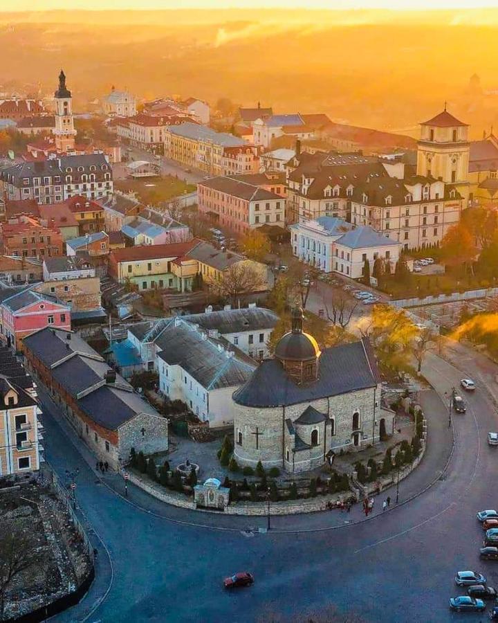 Квартира В Центрі Старого Міста З Окремим Входом Kamjanets-Podilskyj Exteriör bild